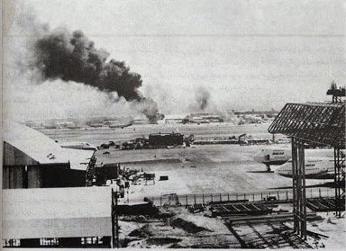نخستین عکس از یورش هوایی عراق به ایران : بمباران فرودگاه مهرآباد در 31 شهریور 1359 که در روزنامه ی کیهان منتشر شد . عکاس : فتحی