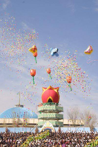 پرواز بادکنک ها در  جشن نوروز در  ازبکستان