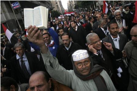 راهپیمایی مردمان عرب در شورش موسوم به « بهار عربی »